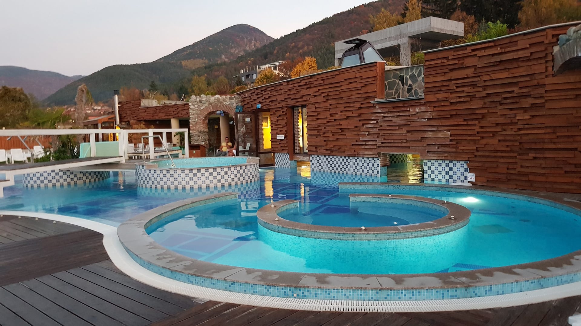 външен минерален басейн в Петте Елемента - спа хотел Сапарева баня